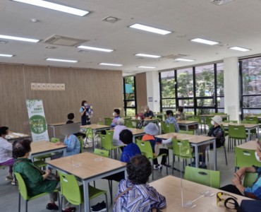 사례관리 서비스 이용자 대상 임실치즈힐링쿡 체험 진행 이미지