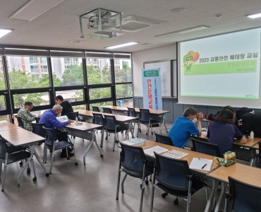 현대자동차 그룹과 함께 하는 시니어 교통안전 교육 및 인식개선사업 - 교통안전 베테랑 교실 '운전안전교육' 이미지