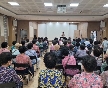 노인맞춤돌봄서비스 여가활동 프로그램 '시네마천국' 이미지