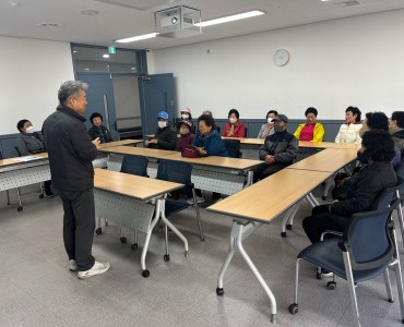 2025년 노인일자리 어르신들 아동학대예방교육 진행 이미지