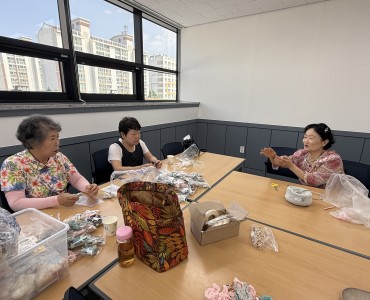 전문노인자원봉사단 한땀뜨개봉사단 활동 이미지